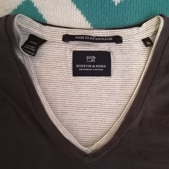 Scotch & Soda Men's Layered V-Neck Pocket Tee - Picture 5 of 5